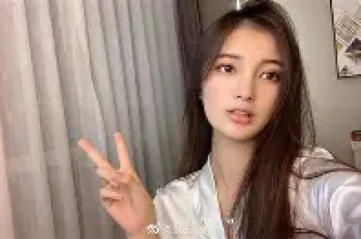 曝叶祖新恋情！带美女与友人聚餐拍打女友臀部很亲密早已同居